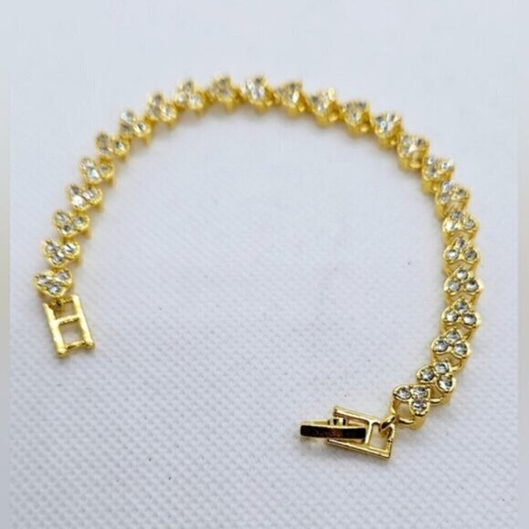 Gold-Color Simple Heart Shaped Rhinestone Buckle Bracelet NWT - Picture 5 of 8